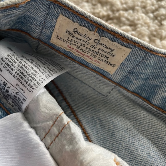 Levi’s 501 Shorts - Picture 4 of 7